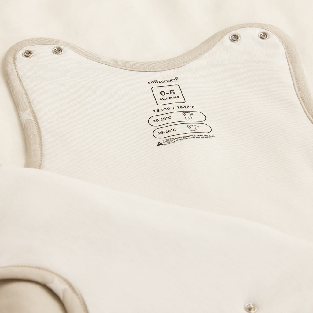 SnüzPouch Babyschlafsack 0-6 Monate 2,5 Tog - Sand Cloud