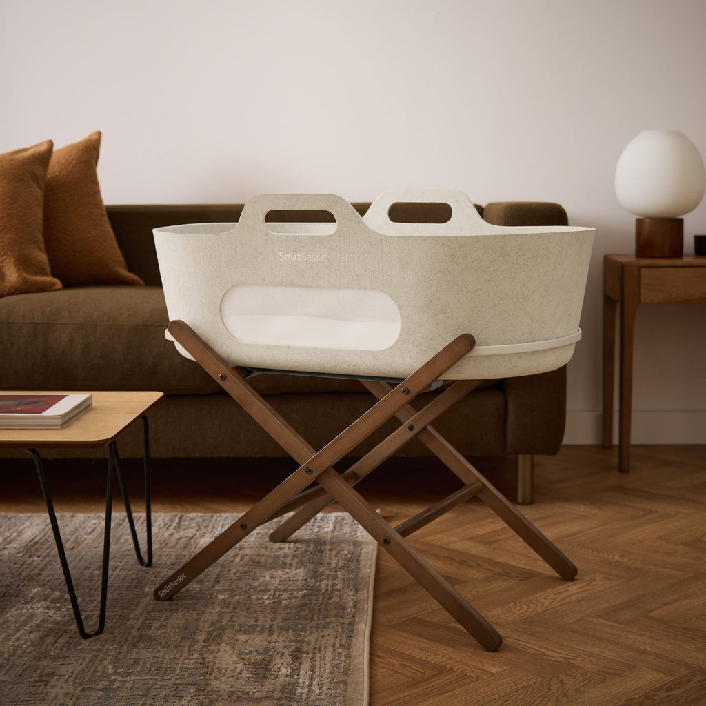 SnüzBaskit Barley Moseskorb & Walnut Ständer Set